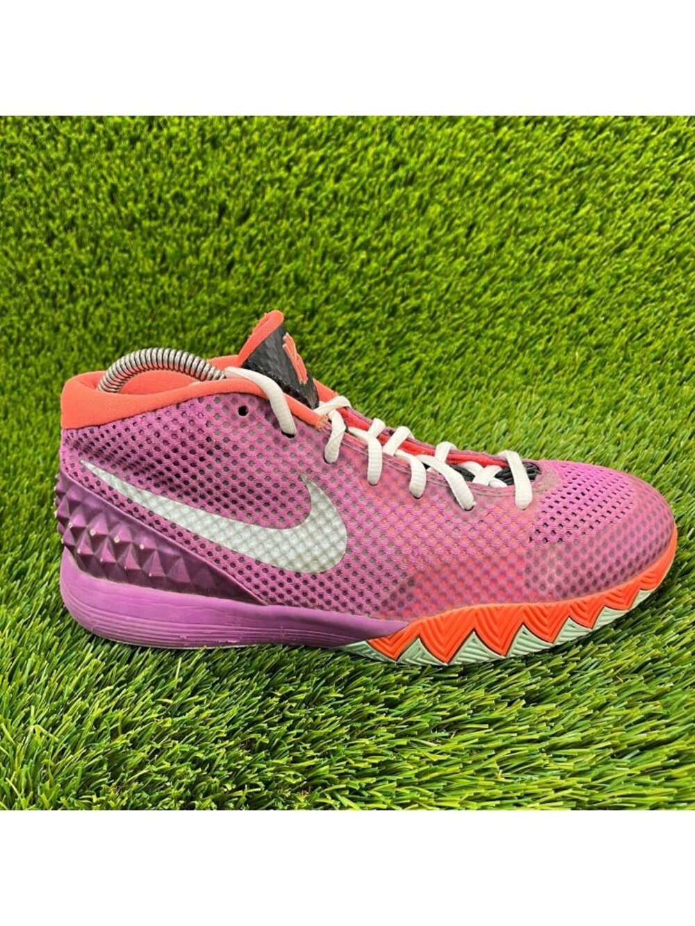Nike‎ Kyrie Easter 2015 Boys Size 7Y Purple Basketball Athletic Shoes Sneakers